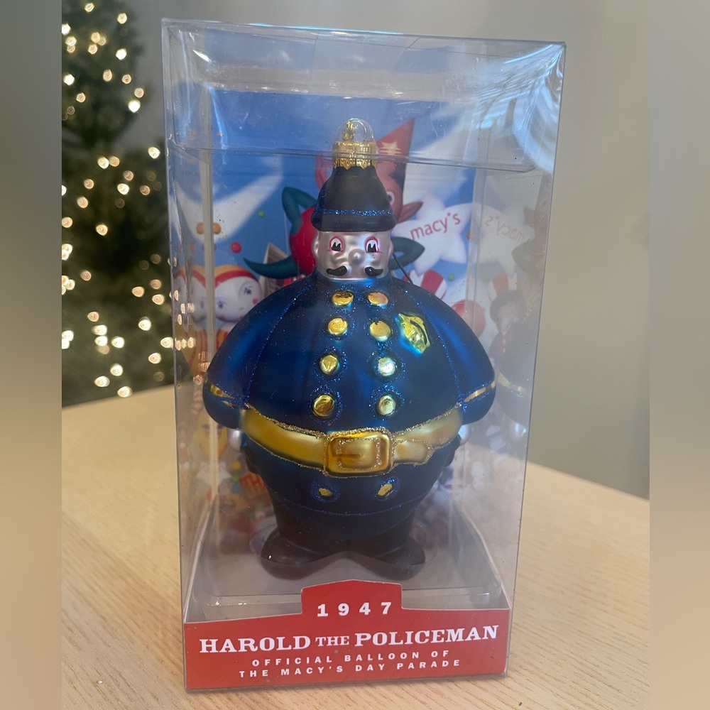 Macy's Holiday Lane Harold the Policeman Parade Balloon Christmas Ornament Box